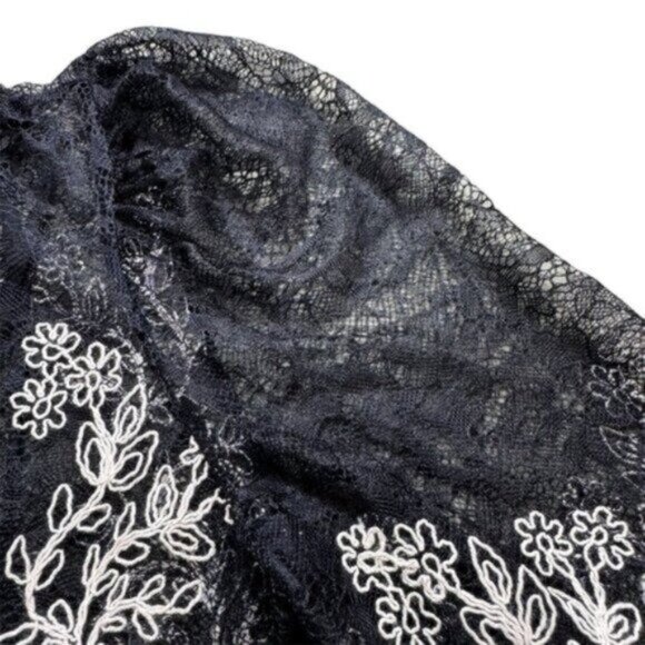 NWT Express Black Lace with White Embroidering Fancy Dressy Party Blouse Small - Picture 8 of 10